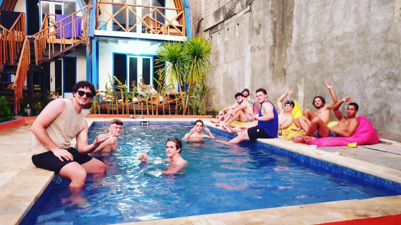Tropical House Bungalows Gili Trawangan Exterior photo