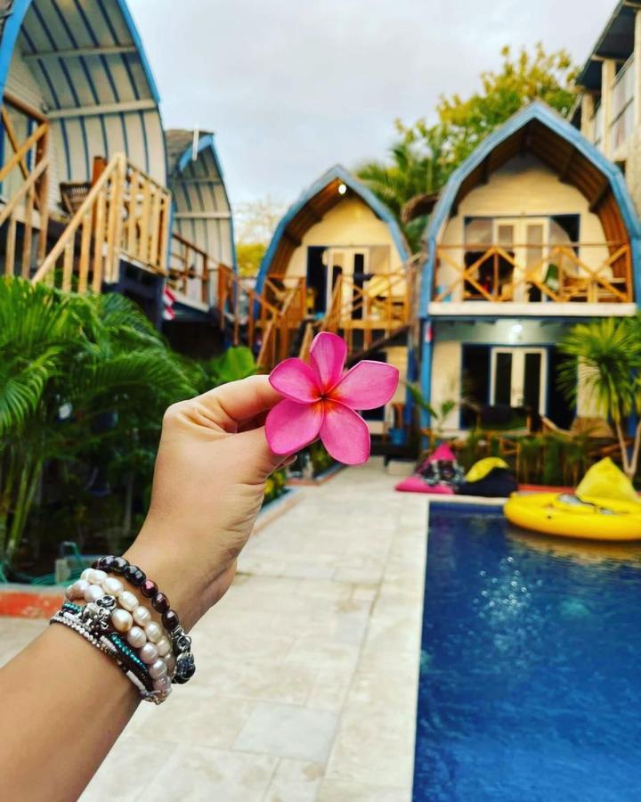 Tropical House Bungalows Gili Trawangan Exterior photo